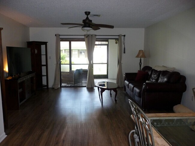 214 Queens Ct