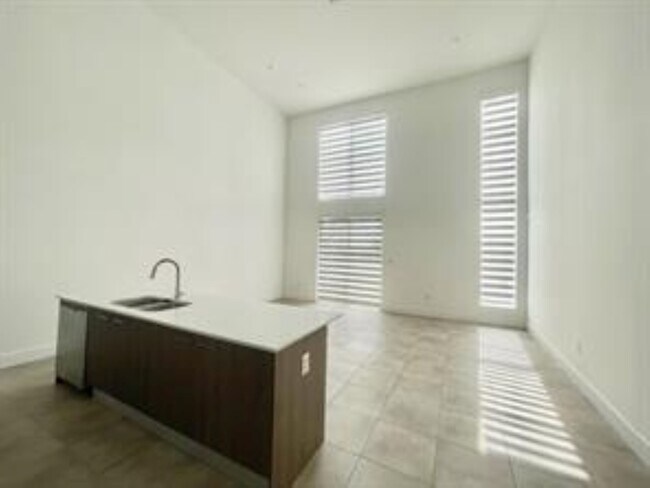 Photo - 3455 NE 5th Ave