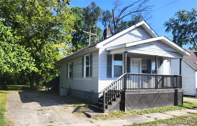 Photo - 2412 Bromley Ave