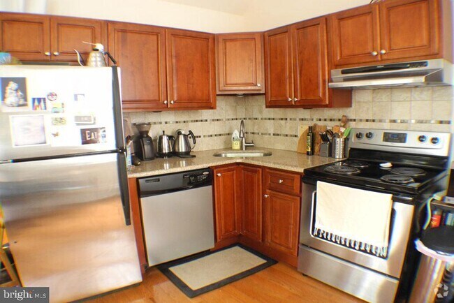 Building Photo - 1841 Bainbridge St Unit 2 Rental