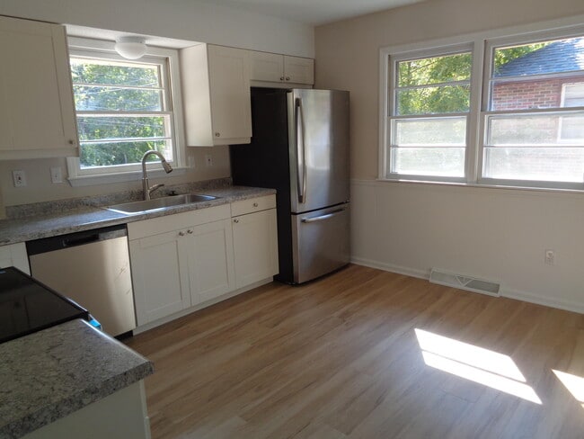 Photo - 1700 Oxford Dr