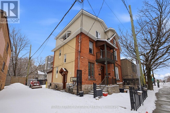 Photo - 172 Cobourg St Unit B
