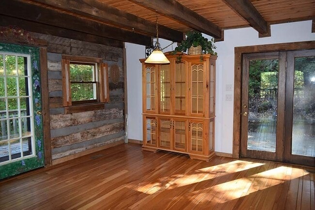 Photo - Sugar Mountain Cabin Home! Large, Finished Basement!