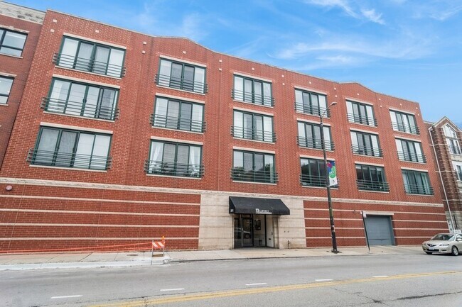 Building Photo - 2011 W Belmont Ave Unit 208