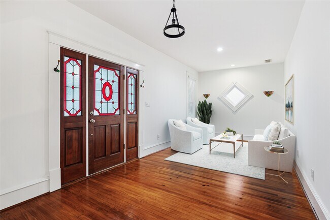 Photo - 208 E 12th St