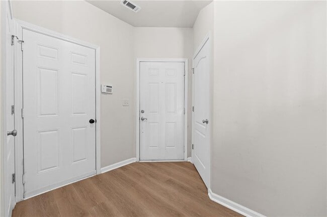 Photo - 1058 Treymont Ln SW