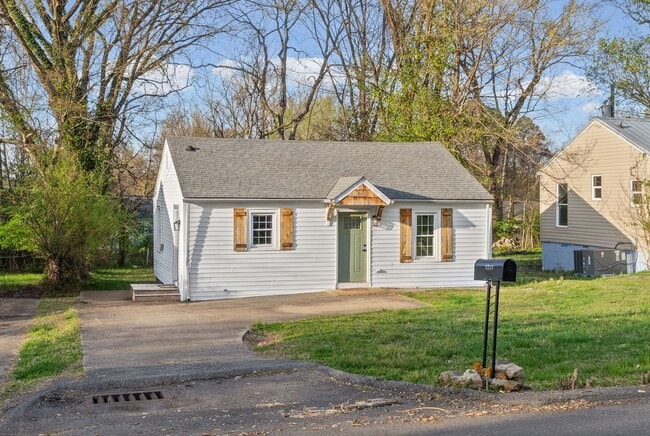 Photo - 2 Bedroom Pet Friendly Home For Rent Near Madison Street!