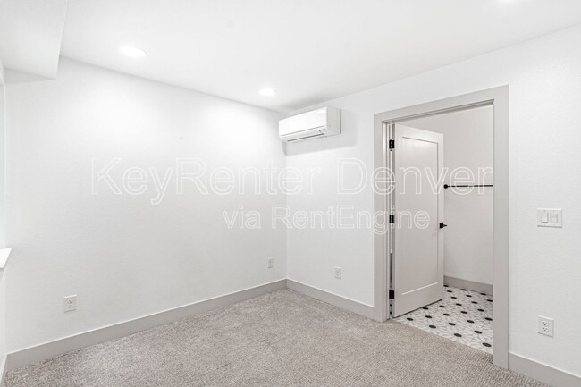 Photo - 1468 Yates St