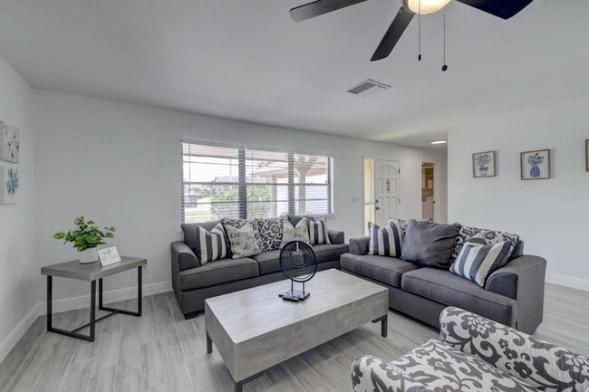 Photo - 543 SE Greenway Terrace