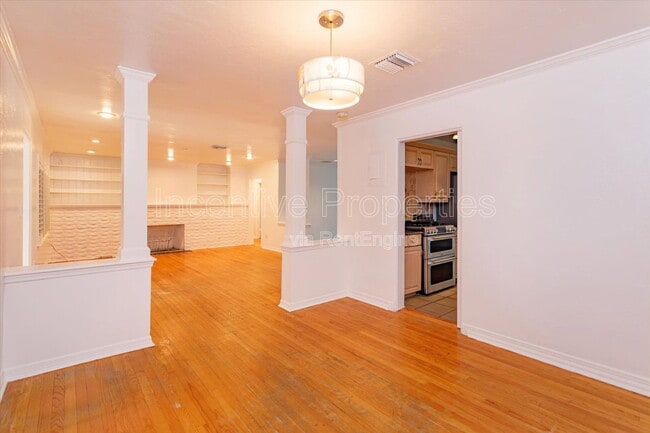 Photo - 2916 Westchester Ave