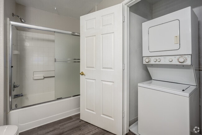 2BR, 2BA - 1,081SF - Laundry