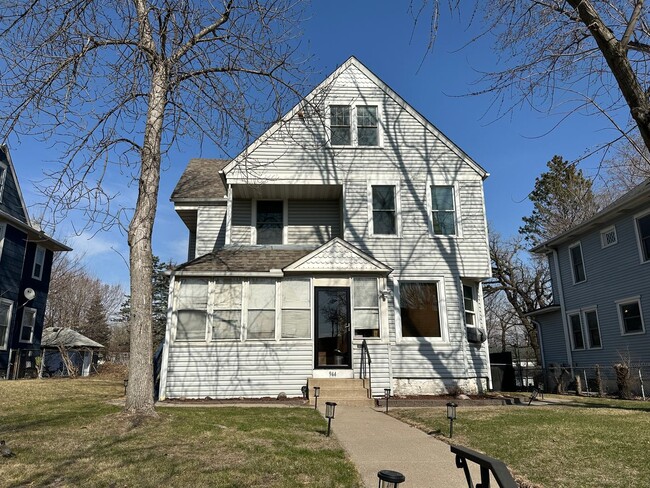 Building Photo - 944 Cromwell Ave Unit 944 Cromwell Ave- 1 Rental