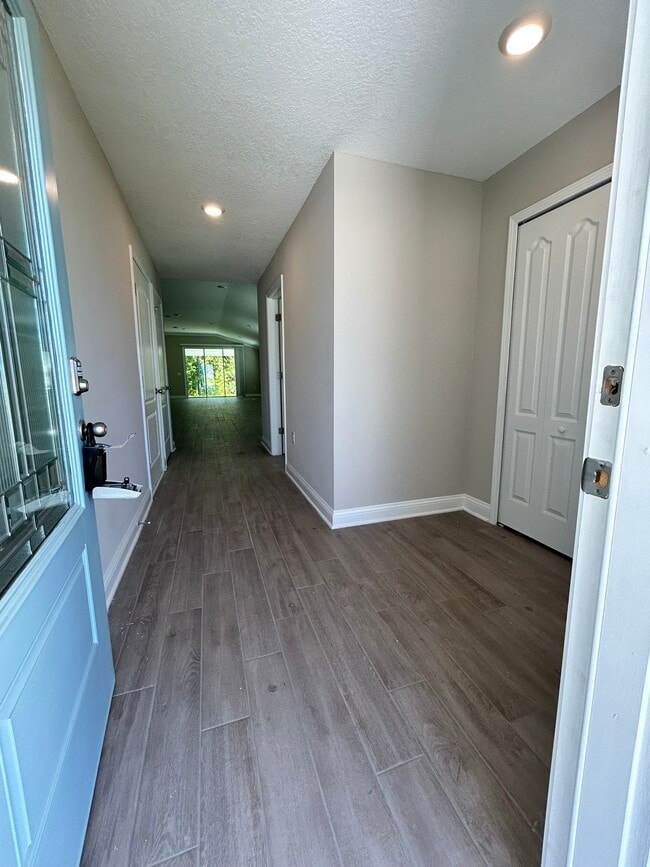 Photo - 106 Zancara St