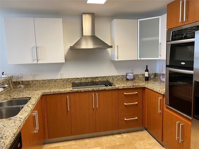 Photo - 170 SE 14th St Unidad 2807