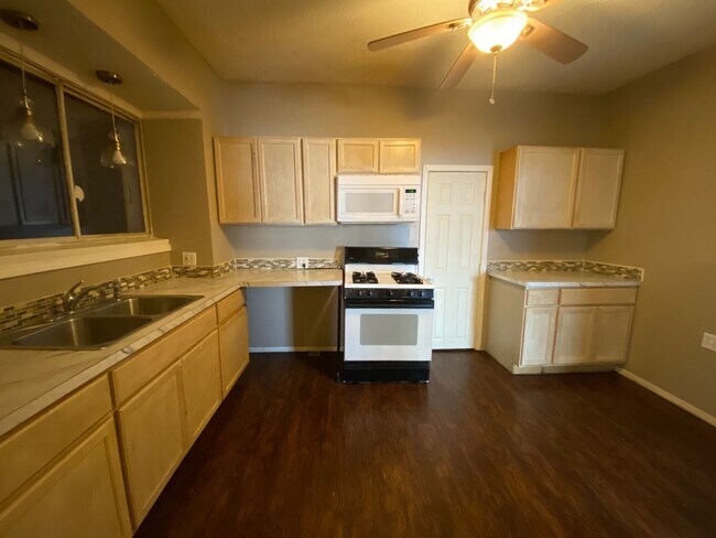 Photo - 421 Allyn St Unit 1