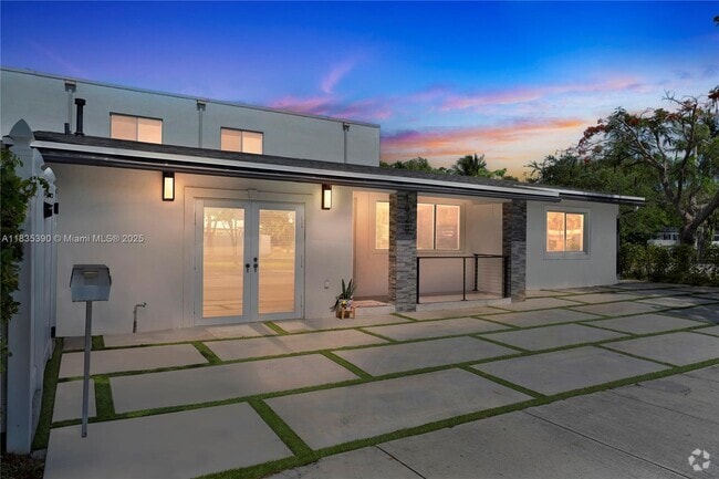 Building Photo - 1020 SW 4th Ave Rental
