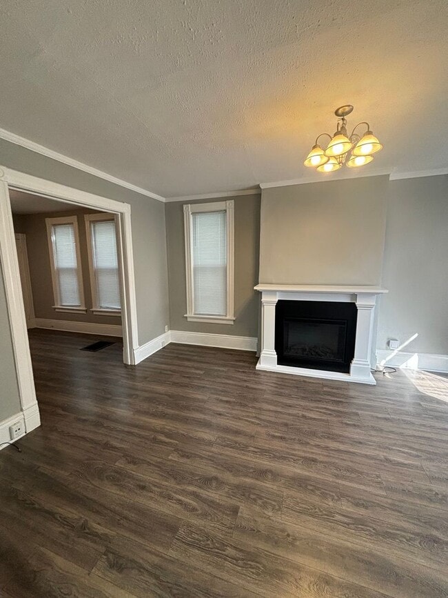 Photo - 916 E Lyon St Unit 918 E Lyon St - Right Side