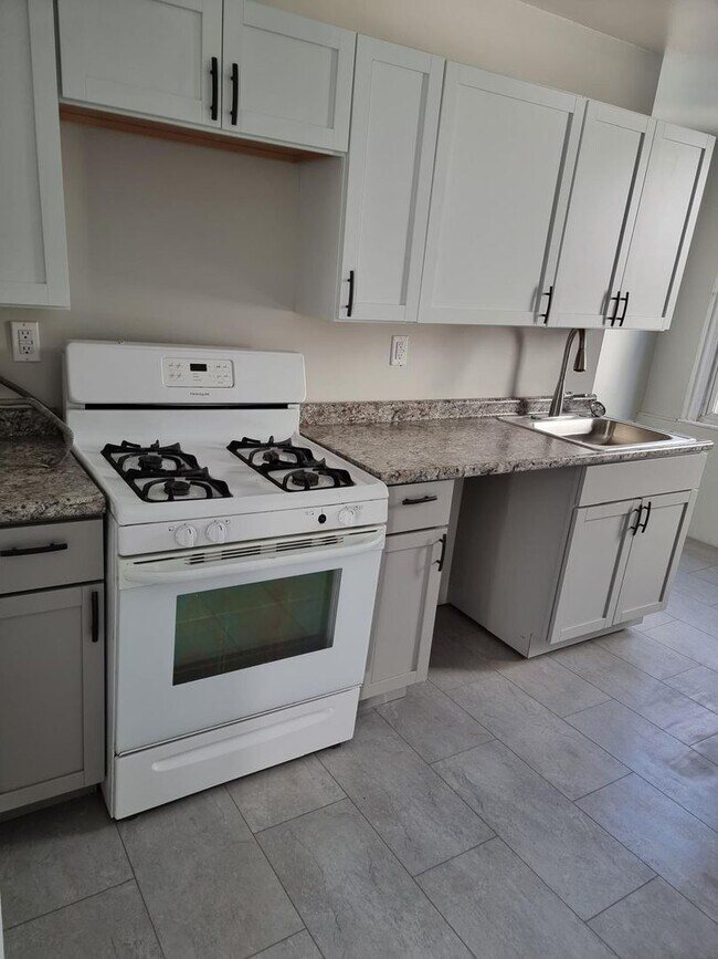 Photo - Newly Remodeled 2-Bed, 1-Bath Spacious Hou...