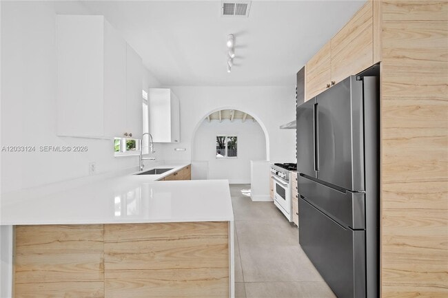 565 NW 44th St