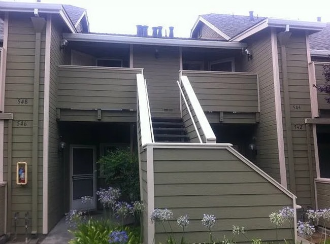 Building Photo - 2Bd/2Bth Condo, hardwood floor, balcony