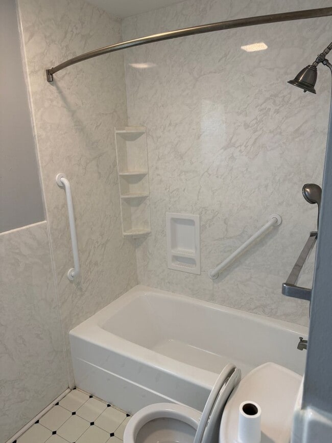 Photo - 3 Bed/1.5 Bath in Broadmoor School District