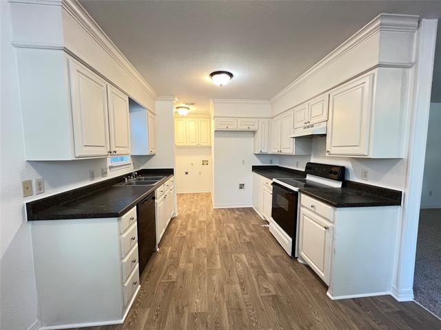 Photo - 403 W Oak St