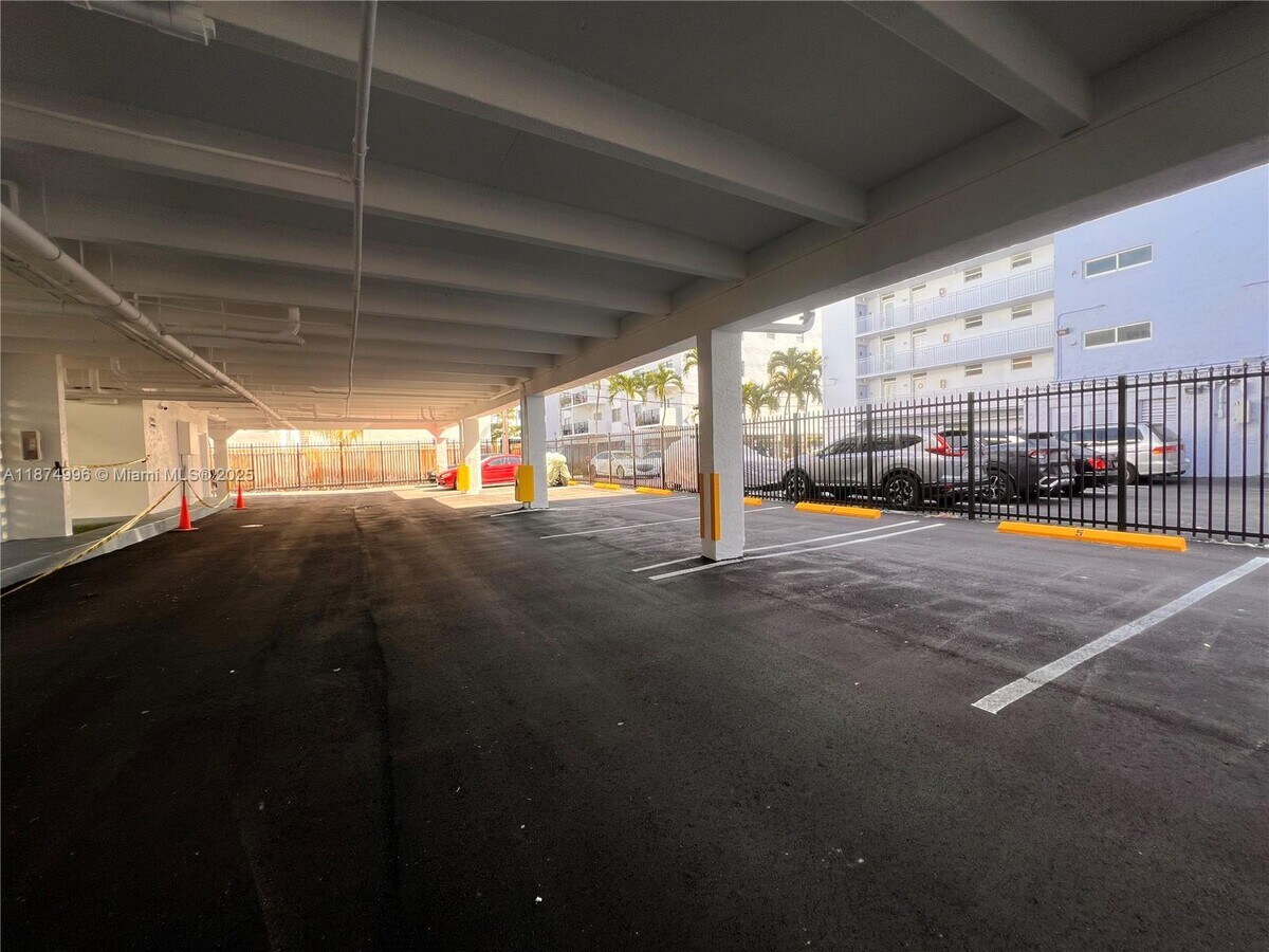 Photo - 1033 Lenox Ave. Unidad 202