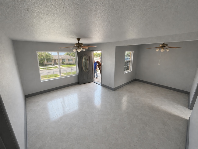 Building Photo - 609 Barcelona Dr Unit A
