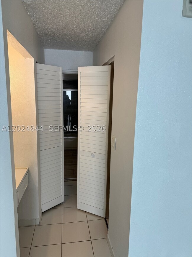 Photo - 907 N Miami Beach Blvd Unit 907