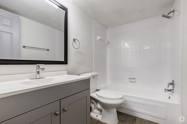 2BR, 2BA - 1,100SF