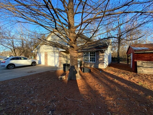 Photo - 1416 W Worley St Unit B