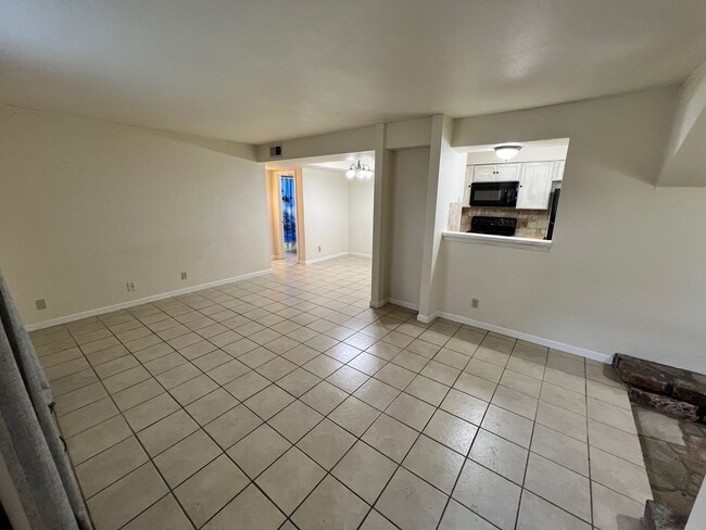 Photo - ground floor 1 bedroom condo!