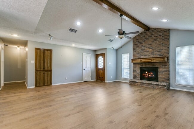 Photo - 8 Winding Creek Ct