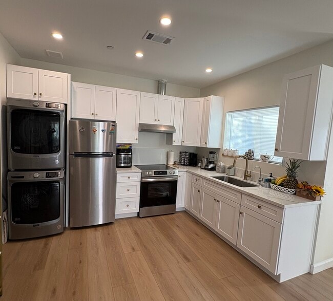 Kitchen/Dining - 15857 Stare St