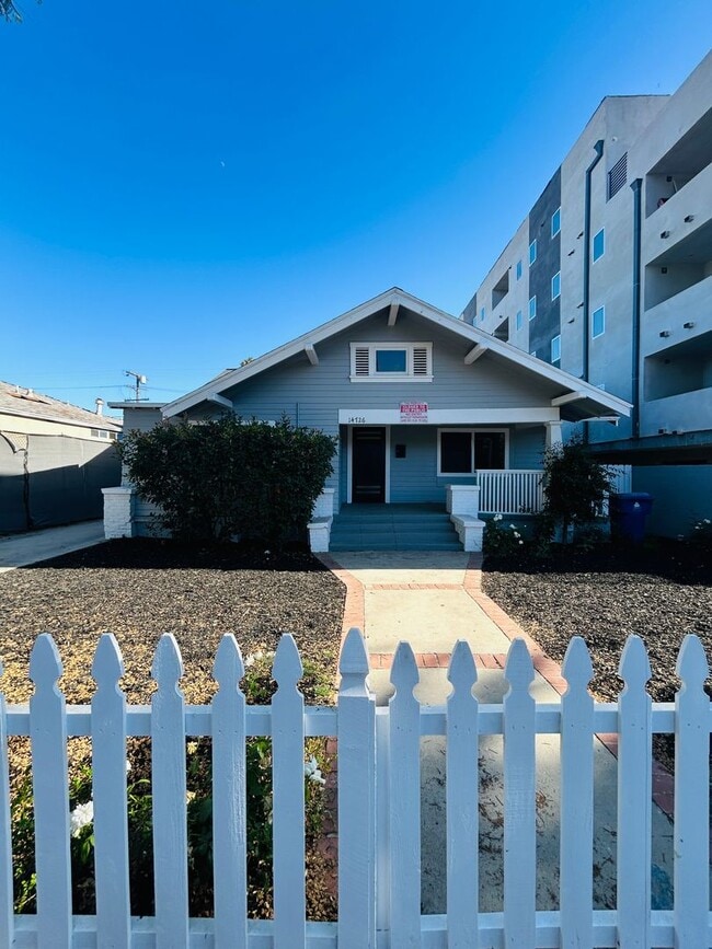 Building Photo - Fully Remodeled 3-Bedroom Front House with...
