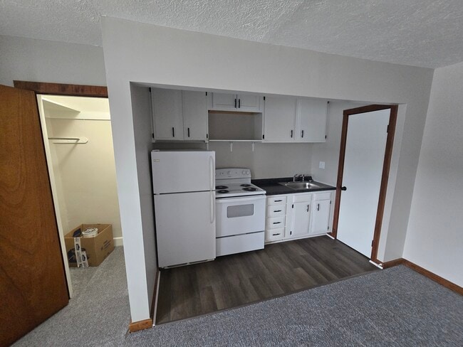 Photo - 11 N Lake St Unit 1