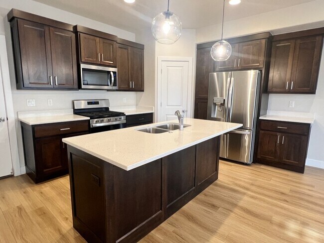Photo - 843 American Beech Ln