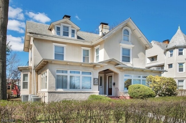 94 Park St Unit 2R