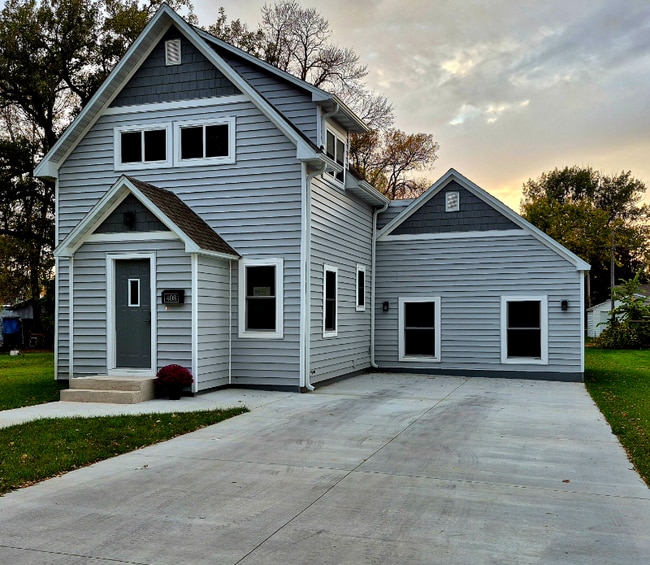 Building Photo - 408 Lake St