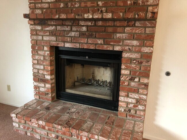 Photo - 740 N Sanders St Unidad A