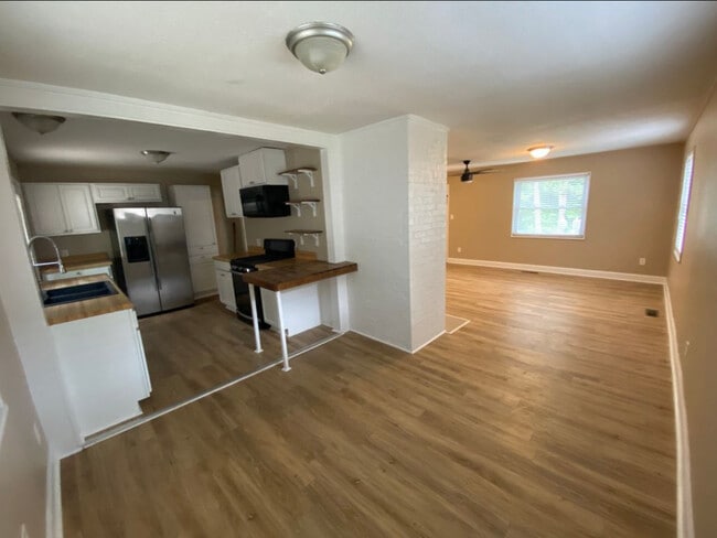 Photo - 1220 Cresthill Rd