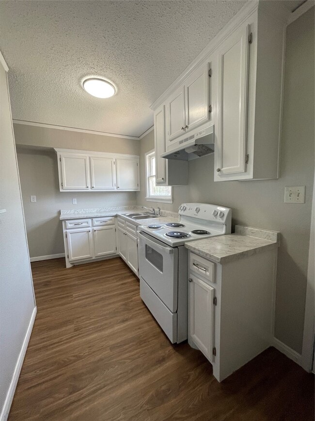 Building Photo - 1731 W 8th St Rental