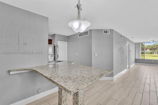 Photo - 2851 N Oakland Forest Dr Unit 111