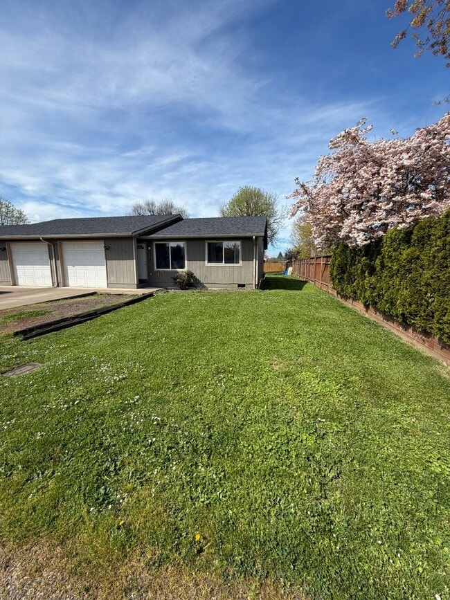 Building Photo - 370 11th St Unit 370