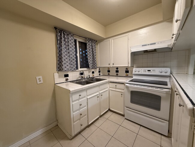 Photo - 3000 W Illinois Ave