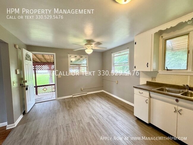 Photo - 1732 17th St NE