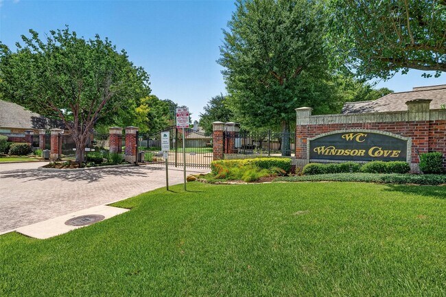 Photo - 1103 Parkhaven Ln