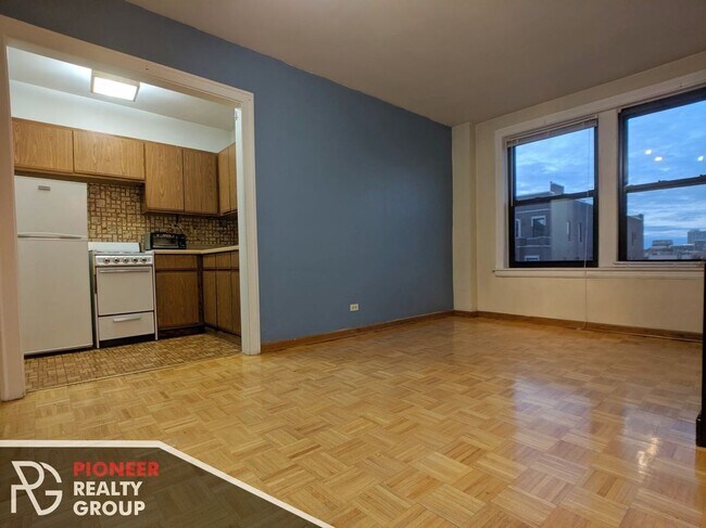 Building Photo - 739 W Belmont Ave Unit 203