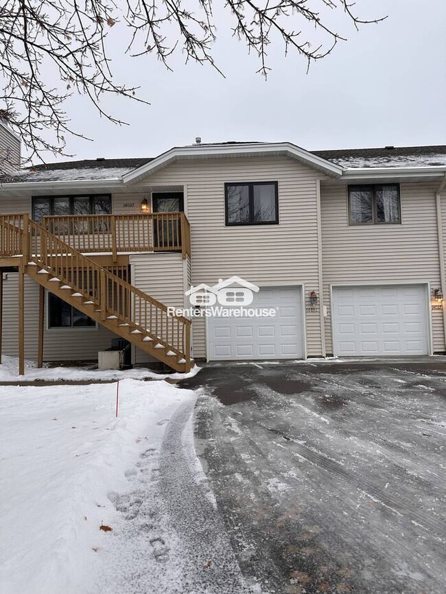 Building Photo - Updated Home in a Prime Location