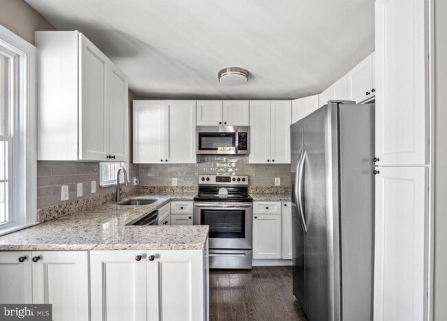 Building Photo - 2617 E Maple St